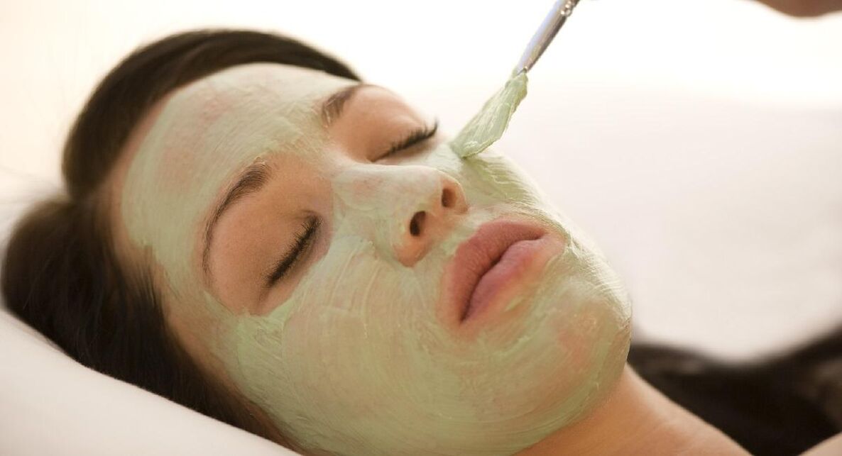 Refreshing mask with cucumber, kaolin clay and coconut milk